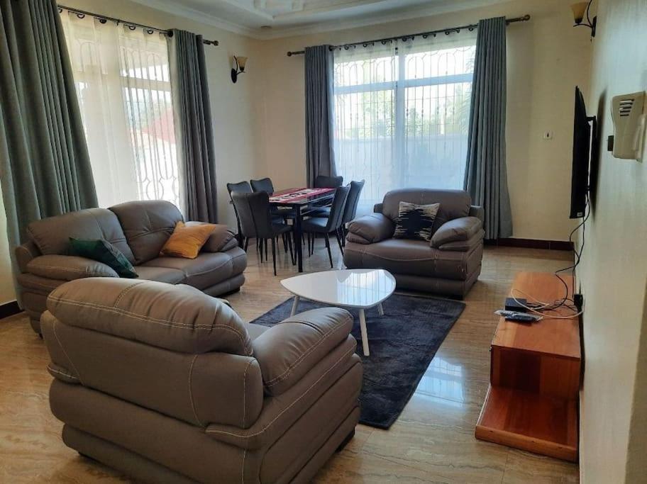 מושי Ellyz Home Stay מראה חיצוני תמונה